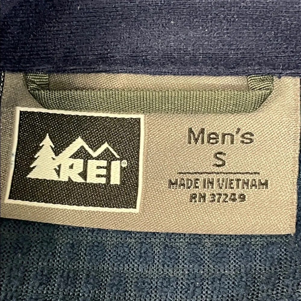 REI Men's Two-Tone Blue Vest